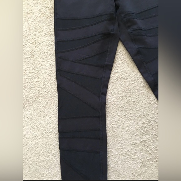Lululemon High Times Crop Leggings Pants * Tech Mesh 7/8 Length Black * 2 4 - Picture 3 of 5